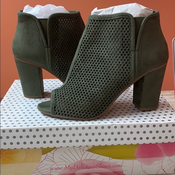 Delicious Shoes - Army green booties open toe